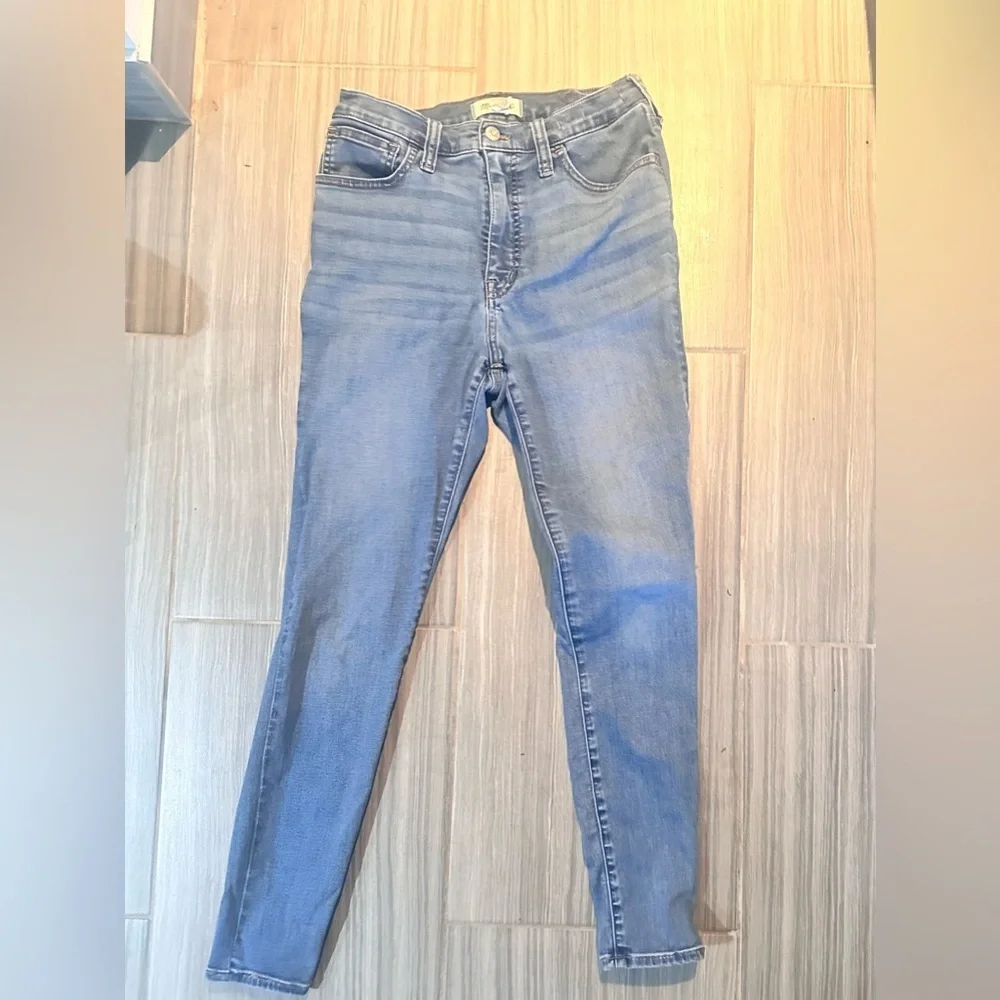 Madewell Roadtripper Skinny Jeans
Size 28 - Picture 2 of 2